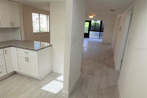 Copropriété à vendre à Fort Myers, Floride: 2 chambres, 82.87 m2 № 2236917 - photo 2