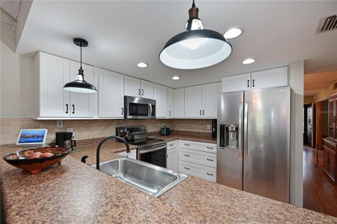 Condo in Bradenton, Florida, 2 bedrooms  № 1539327 - photo 12