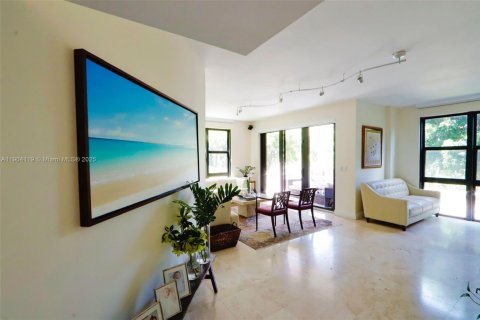 Снять в аренду кондоминиум в Ки-Бискейн, Флорида 2 спальни, 165.55м2, № 1956007 - фото 12