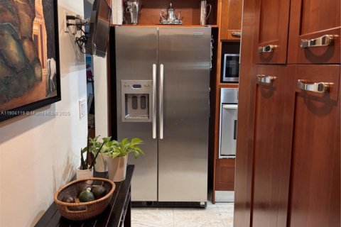 Снять в аренду кондоминиум в Ки-Бискейн, Флорида 2 спальни, 165.55м2, № 1956007 - фото 19