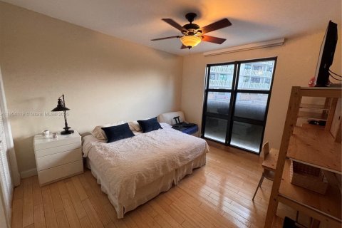 Снять в аренду кондоминиум в Ки-Бискейн, Флорида 2 спальни, 165.55м2, № 1956007 - фото 24