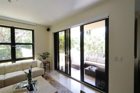 Снять в аренду кондоминиум в Ки-Бискейн, Флорида 2 спальни, 165.55м2, № 1956007 - фото 20