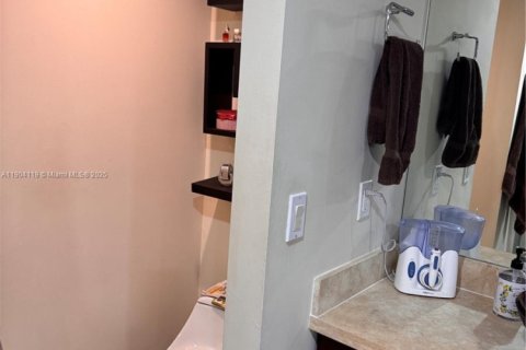 Снять в аренду кондоминиум в Ки-Бискейн, Флорида 2 спальни, 165.55м2, № 1956007 - фото 29