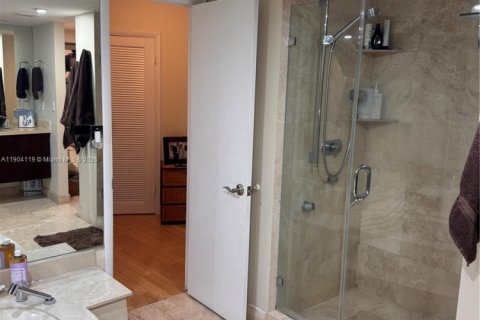 Снять в аренду кондоминиум в Ки-Бискейн, Флорида 2 спальни, 165.55м2, № 1956007 - фото 30