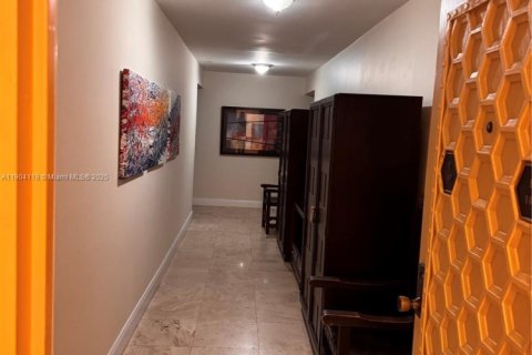 Снять в аренду кондоминиум в Ки-Бискейн, Флорида 2 спальни, 165.55м2, № 1956007 - фото 10