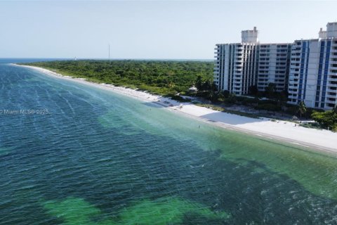 Снять в аренду кондоминиум в Ки-Бискейн, Флорида 2 спальни, 165.55м2, № 1956007 - фото 5