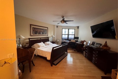 Снять в аренду кондоминиум в Ки-Бискейн, Флорида 2 спальни, 165.55м2, № 1956007 - фото 27