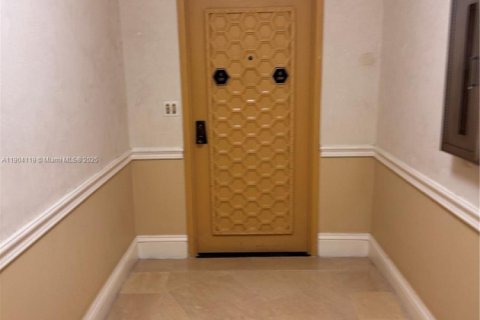 Снять в аренду кондоминиум в Ки-Бискейн, Флорида 2 спальни, 165.55м2, № 1956007 - фото 9