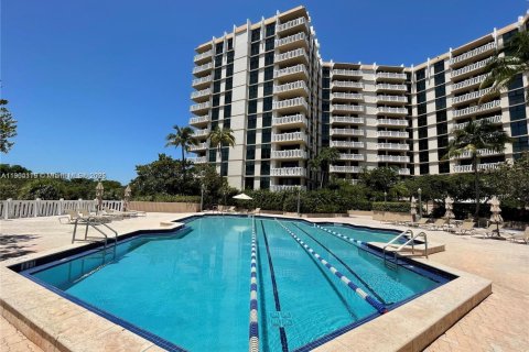 Снять в аренду кондоминиум в Ки-Бискейн, Флорида 2 спальни, 165.55м2, № 1956007 - фото 6