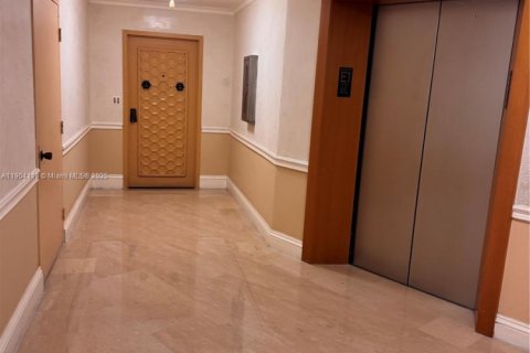 Снять в аренду кондоминиум в Ки-Бискейн, Флорида 2 спальни, 165.55м2, № 1956007 - фото 11