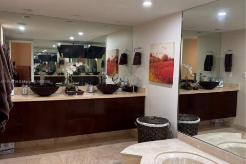 Снять в аренду кондоминиум в Ки-Бискейн, Флорида 2 спальни, 165.55м2, № 1956007 - фото 28