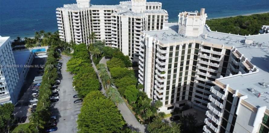 Кондоминиум с 2 спальнями в Ки-Бискейн, Флорида № 1956007