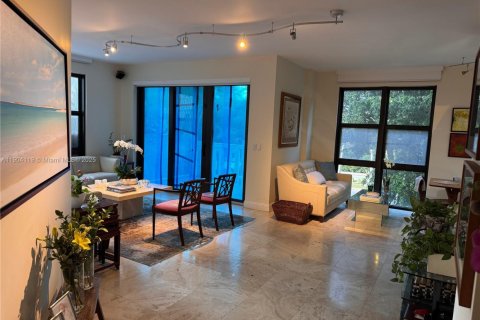 Снять в аренду кондоминиум в Ки-Бискейн, Флорида 2 спальни, 165.55м2, № 1956007 - фото 16