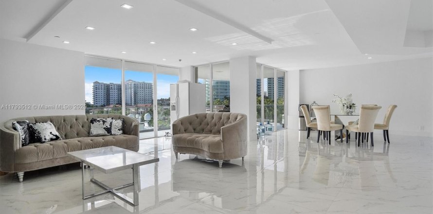 Appartement à Aventura, Floride 2 chambres, 176.61 m2 № 1715408
