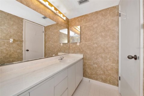 Condominio en venta en Longboat Key, Florida, 2 dormitorios, 119.29 m2 № 1767086 - foto 24