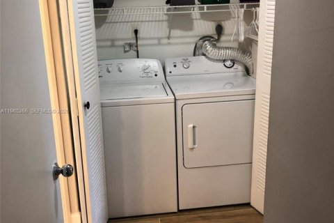 Condominio en alquiler en Aventura, Florida, 2 dormitorios, 109.62 m2 № 2027483 - foto 16
