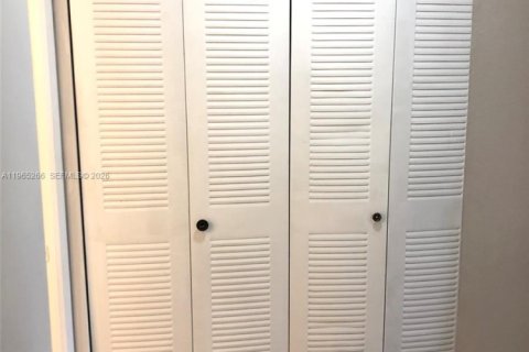 Condominio en alquiler en Aventura, Florida, 2 dormitorios, 109.62 m2 № 2027483 - foto 17