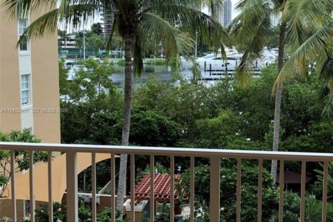 Condominio en alquiler en Aventura, Florida, 2 dormitorios, 109.62 m2 № 2027483 - foto 9