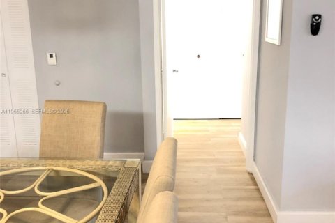 Condominio en alquiler en Aventura, Florida, 2 dormitorios, 109.62 m2 № 2027483 - foto 15
