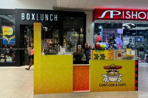 Commercial property in Coral Springs, Florida № 1965374 - photo 4