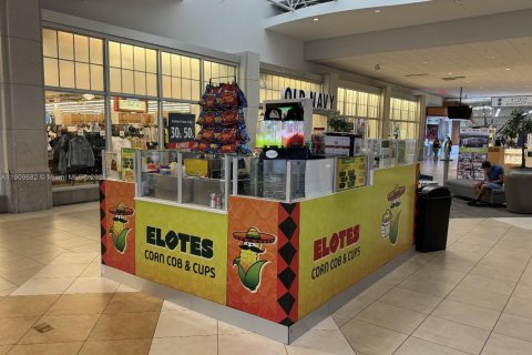 Commercial property in Coral Springs, Florida № 1965374 - photo 1