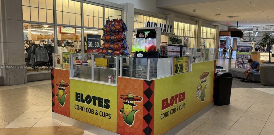 Commercial property in Coral Springs, Florida № 1965374