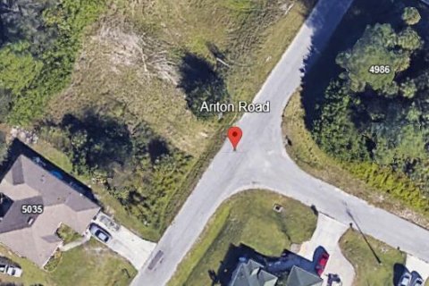 Commercial property in North Port, Florida № 2242725