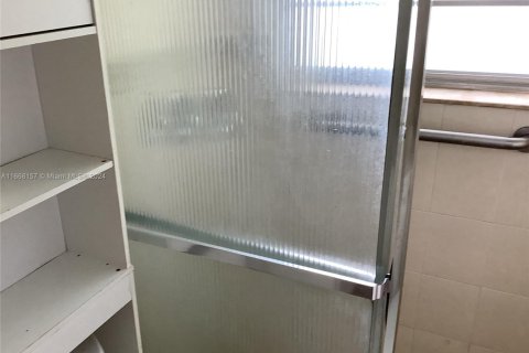 Купить кондоминиум в Уэст-Палм-Бич, Флорида 1 спальня, 65.22м2, № 1957803 - фото 24