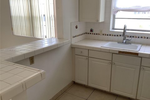 Купить кондоминиум в Уэст-Палм-Бич, Флорида 1 спальня, 65.22м2, № 1957803 - фото 18