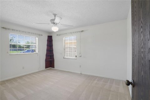 House in Deltona, Florida 3 bedrooms, 165.46 sq.m. № 1893930 - photo 29