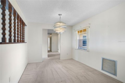 House in Deltona, Florida 3 bedrooms, 165.46 sq.m. № 1893930 - photo 20