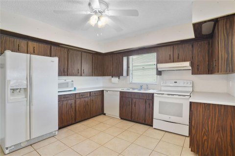 House in Deltona, Florida 3 bedrooms, 165.46 sq.m. № 1893930 - photo 14