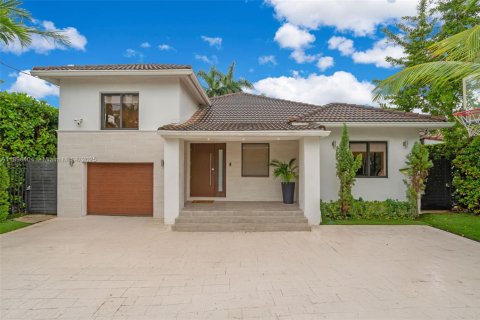 Купить виллу или дом в Майами-Бич, Флорида 4 спальни, 163.6м2, № 1947788 - фото 1