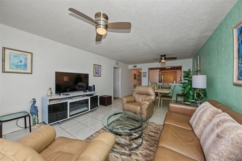 Copropriété à vendre à Saint Petersburg, Floride: 2 chambres, 105.44 m2 № 2419792 - photo 17