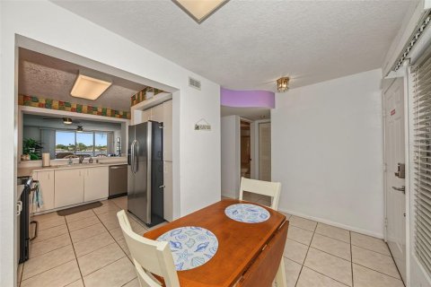 Copropriété à vendre à Saint Petersburg, Floride: 2 chambres, 105.44 m2 № 2419792 - photo 4