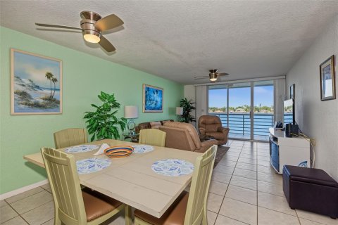 Copropriété à vendre à Saint Petersburg, Floride: 2 chambres, 105.44 m2 № 2419792 - photo 12