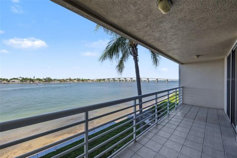 Copropriété à vendre à Saint Petersburg, Floride: 2 chambres, 105.44 m2 № 2419792 - photo 16