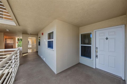 Copropriété à vendre à Saint Petersburg, Floride: 2 chambres, 105.44 m2 № 2419792 - photo 3