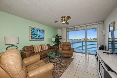 Copropriété à vendre à Saint Petersburg, Floride: 2 chambres, 105.44 m2 № 2419792 - photo 13