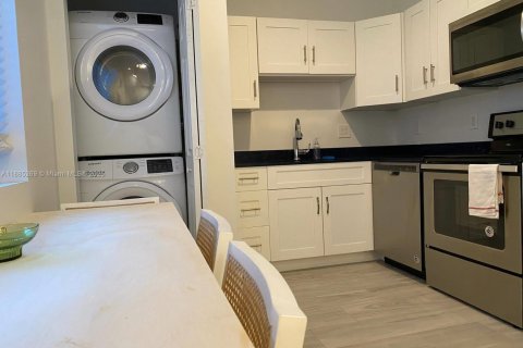 Appartement à louer à Miami, Floride: 1 chambre, 288.28 m2 № 1931366 - photo 8
