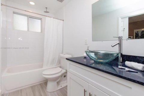 Appartement à louer à Miami, Floride: 1 chambre, 288.28 m2 № 1931366 - photo 17