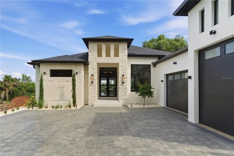 House in Clermont, Florida 4 bedrooms, 526.66 sq.m. № 2235882 - photo 12