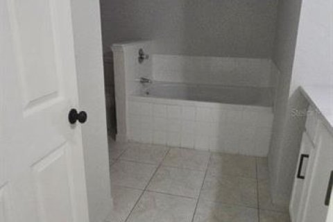 House in Kissimmee, Florida 4 bedrooms, 153.57 sq.m. № 1848625 - photo 14
