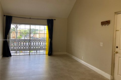 Снять в аренду кондоминиум в Майами, Флорида 2 спальни, 112.6м2, № 2041137 - фото 4