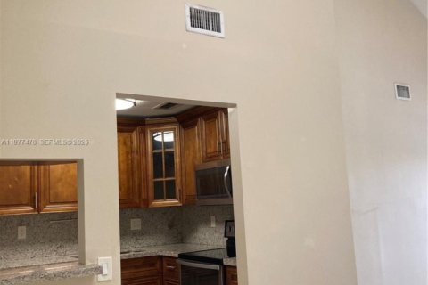 Снять в аренду кондоминиум в Майами, Флорида 2 спальни, 112.6м2, № 2041137 - фото 10