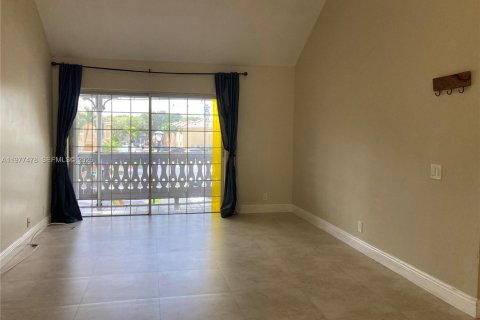 Снять в аренду кондоминиум в Майами, Флорида 2 спальни, 112.6м2, № 2041137 - фото 3