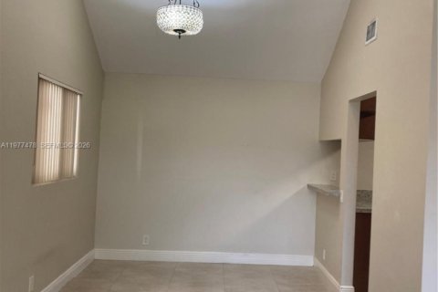 Снять в аренду кондоминиум в Майами, Флорида 2 спальни, 112.6м2, № 2041137 - фото 13