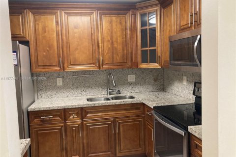 Кондоминиум с 2 спальнями в Майами, Флорида № 2041137