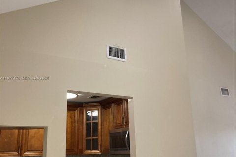 Снять в аренду кондоминиум в Майами, Флорида 2 спальни, 112.6м2, № 2041137 - фото 9