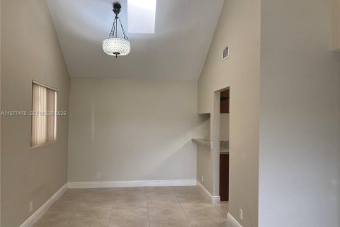 Снять в аренду кондоминиум в Майами, Флорида 2 спальни, 112.6м2, № 2041137 - фото 12